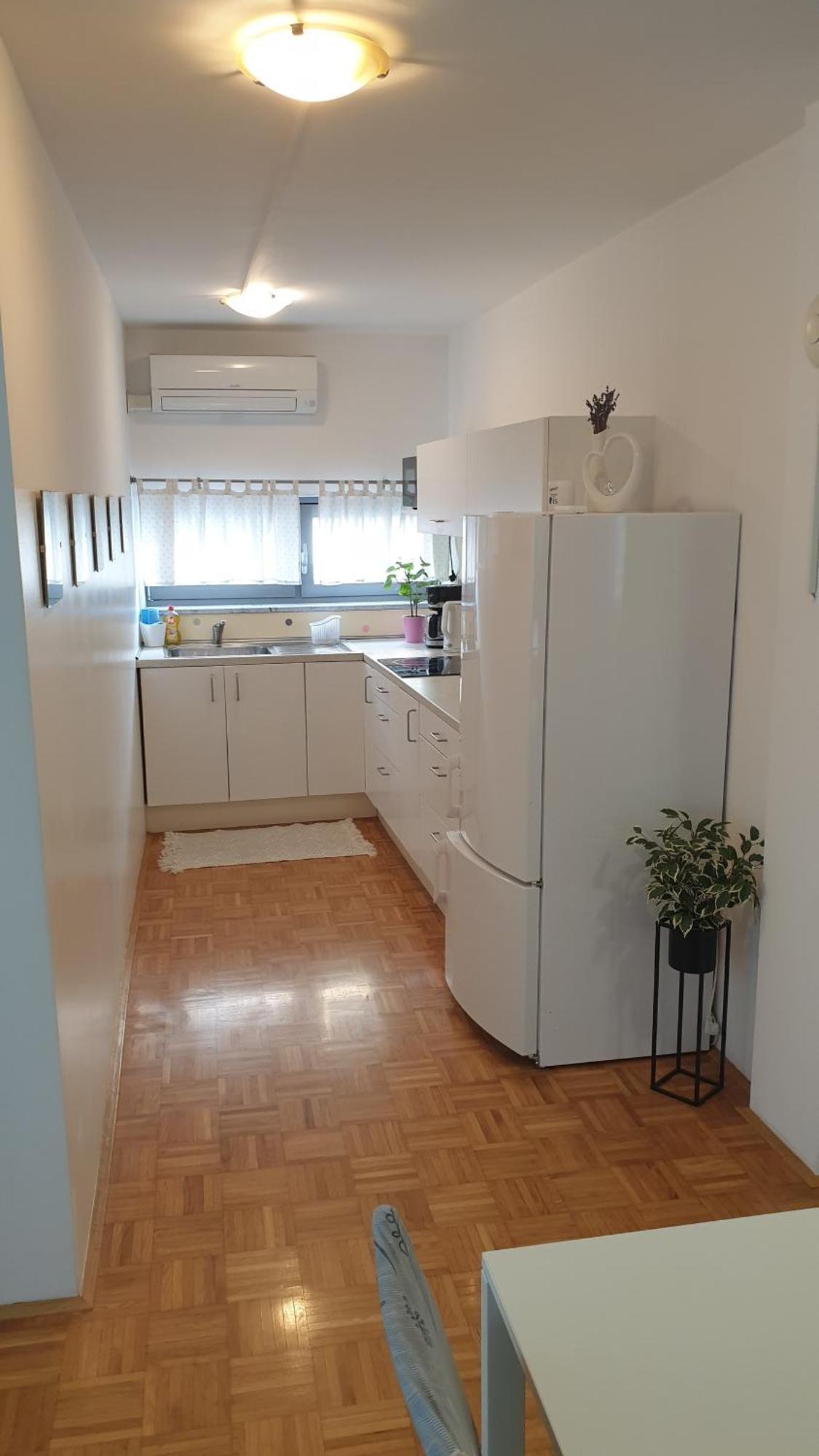Apartment Emma Ljubljana - Free Parking, Ac, Wifi Liubliana Quarto foto